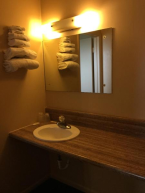 Гостиница Deluxe Inn  Хеброн
